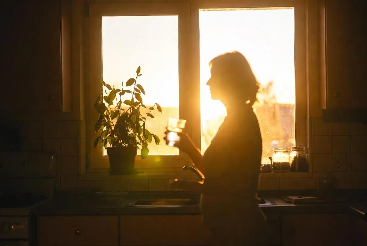 A morning routine quietly spreading among women over 40